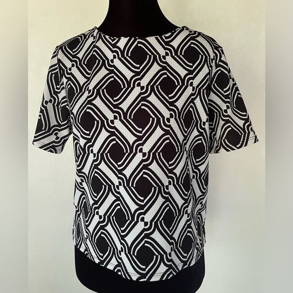 One Clothing Black White Geometric Pattern Short Sleeve Blouse Sz M 60s Mod NWT - Picture 1 of 9